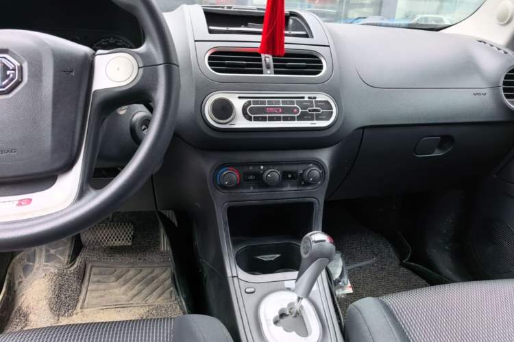 Used MG 3 2016 1.3L AMT Comfort Edition Audio And AC Panel