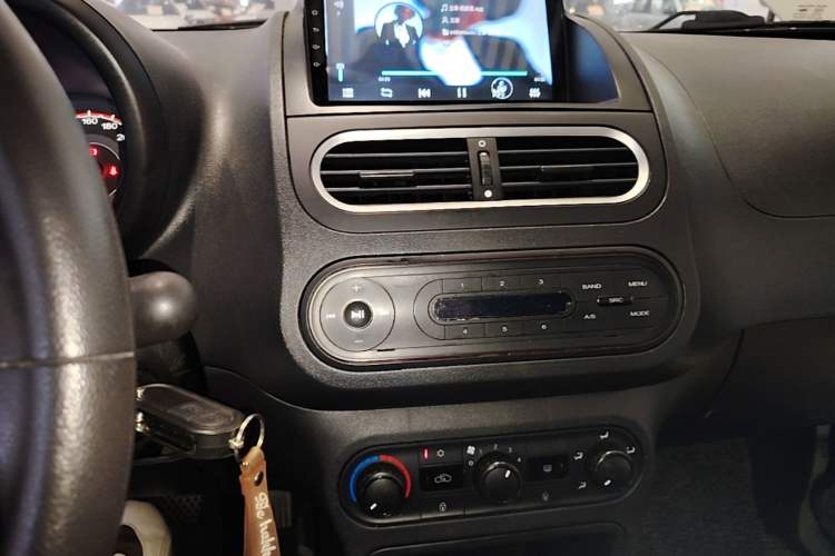 Used MG 3 2016 1.3L AMT Comfort Edition Audio And AC Panel