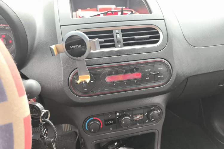 Used MG 3 2016 1.3L AMT Comfort Edition Audio And AC Panel
