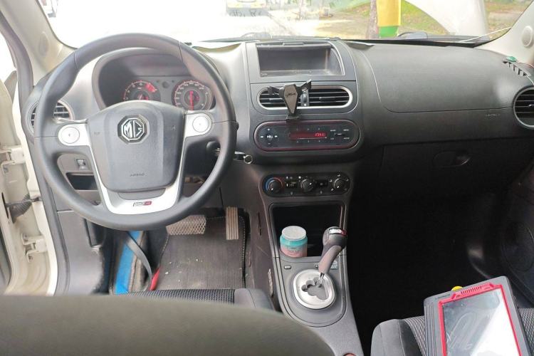 Used MG 3 2016 1.3L AMT Comfort Edition Center Console