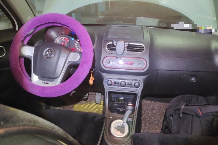 Used MG 3 2016 1.3L AMT Comfort Edition Center Console