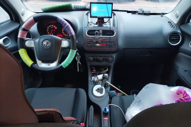 Used MG 3 2016 1.3L AMT Comfort Edition Center Console