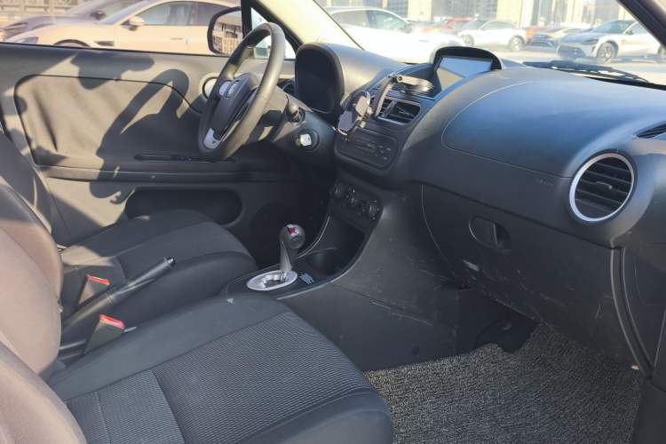 Used MG 3 2016 1.3L AMT Comfort Edition Interior 2