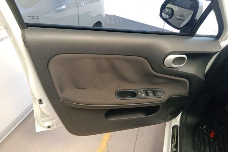 Used MG 3 2016 1.3L Manual Comfort Edition Interior 4