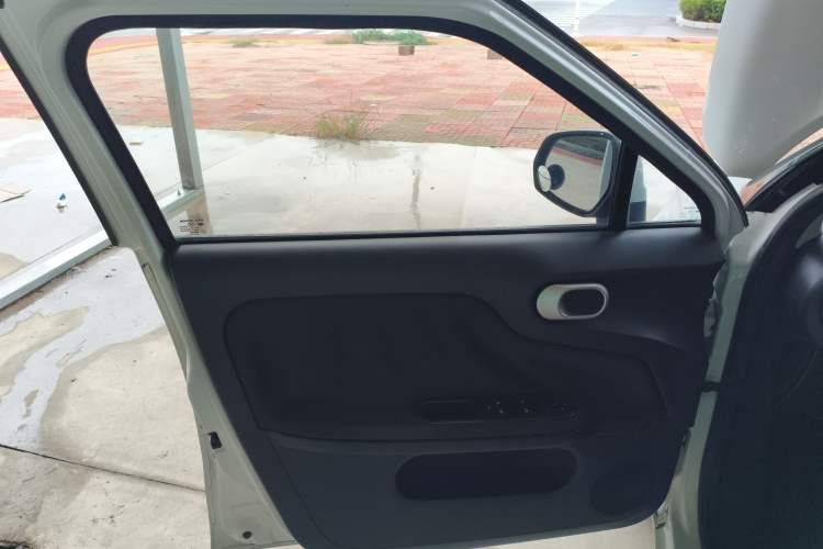 Used MG 3 2016 1.3L AMT Comfort Edition Left Front Door Interior