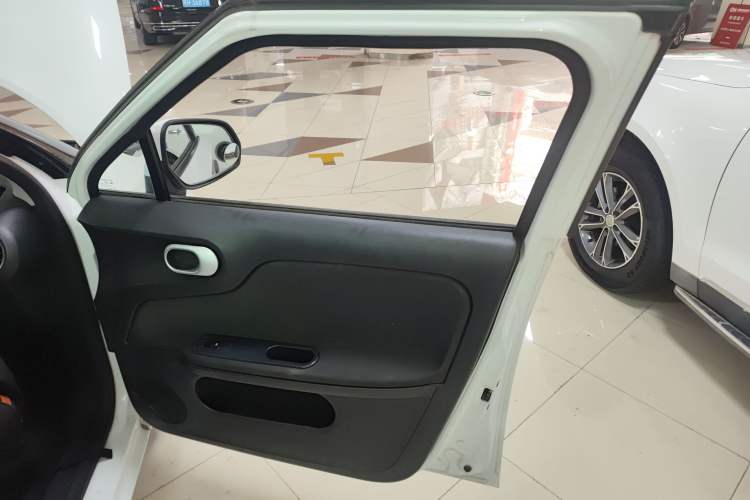 Used MG 3 2016 1.3L AMT Comfort Edition Right Front Door Interior