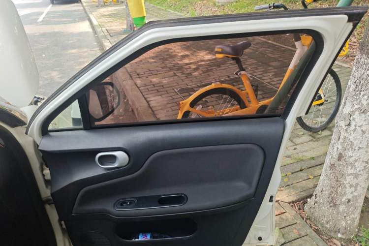 Used MG 3 2016 1.3L AMT Comfort Edition Right Front Door Interior