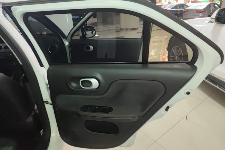 Used MG 3 2016 1.3L AMT Comfort Edition Right Rear Door Interior