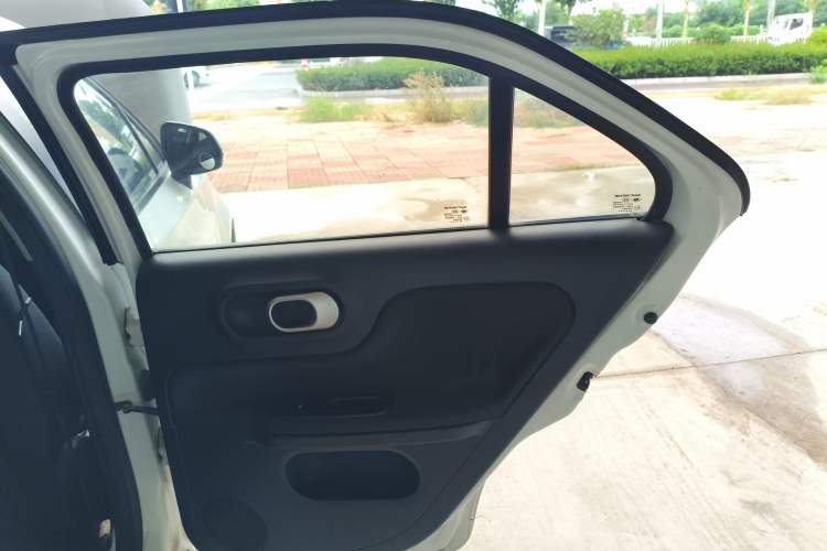 Used MG 3 2016 1.3L AMT Comfort Edition Right Rear Door Interior