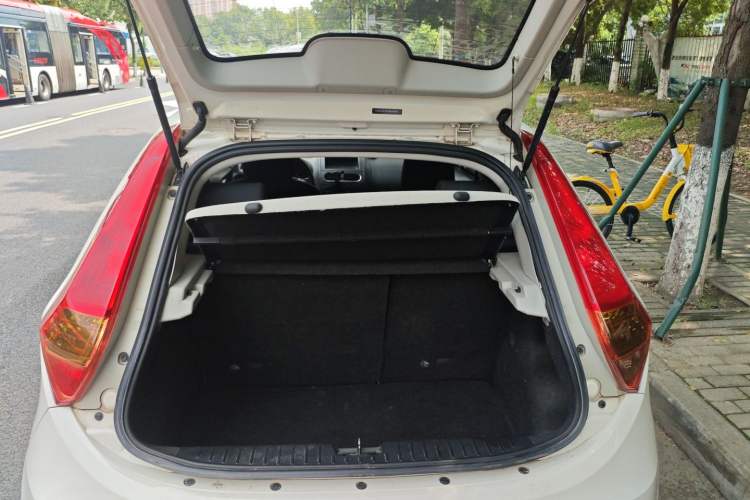 Used MG 3 2016 1.3L AMT Comfort Edition Trunk