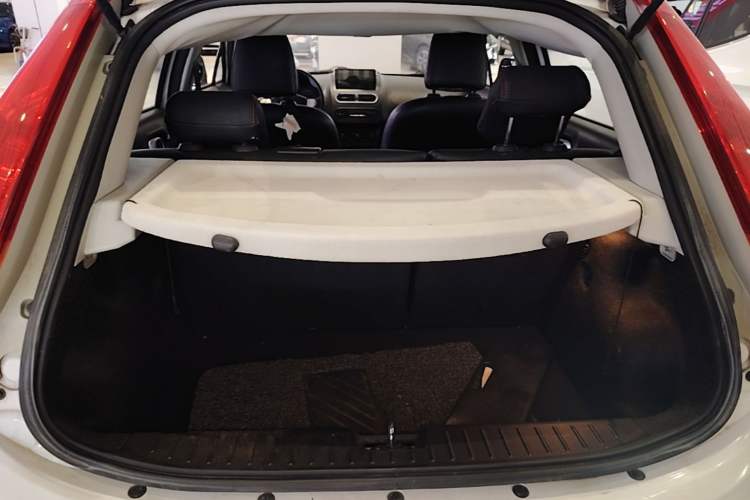 Used MG 3 2016 1.3L AMT Comfort Edition Trunk