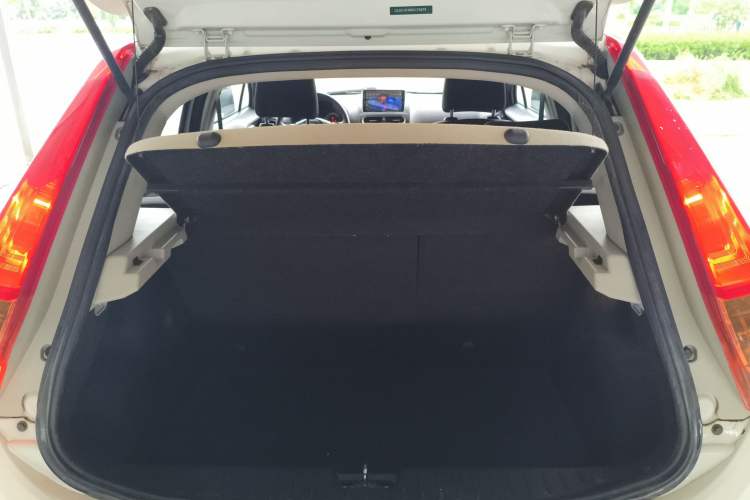 Used MG 3 2016 1.3L AMT Comfort Edition Trunk