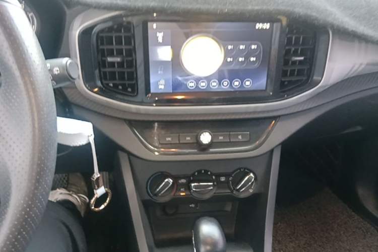 Used MG 3 2017 1.5L Automatic Smart Connect Elite Edition Audio And AC Panel