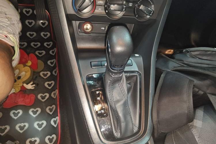 Used MG 3 2017 1.5L Automatic Smart Connect Elite Edition Gear Lever