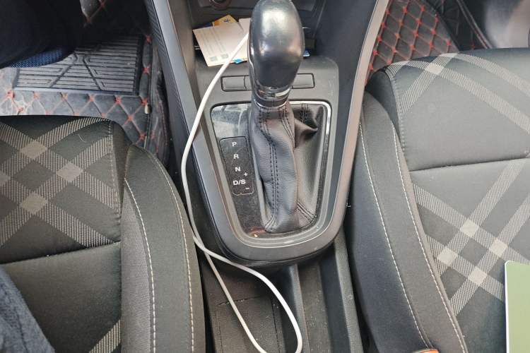 Used MG 3 2017 1.5L Automatic Smart Connect Elite Edition Gear Lever