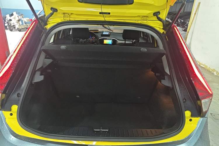 Used MG 3 2017 1.5L Automatic Smart Connect Elite Edition Trunk