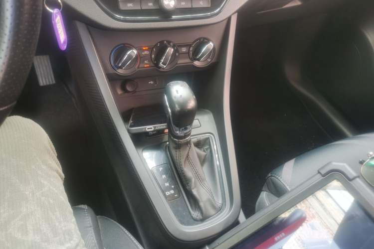 Used MG 3 2017 1.5L Automatic Smart Connect Luxury Edition Gear Lever