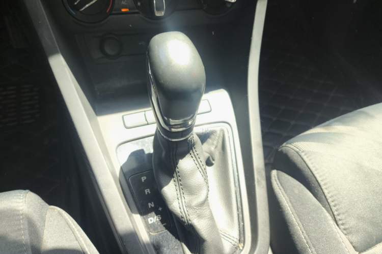 Used MG 3 2017 1.5L Automatic Smart Connect Luxury Edition Gear Lever