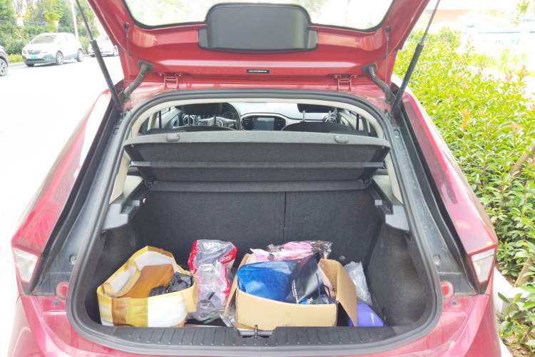 Used MG 3 2017 1.5L Automatic Smart Connect Elite Edition Trunk
