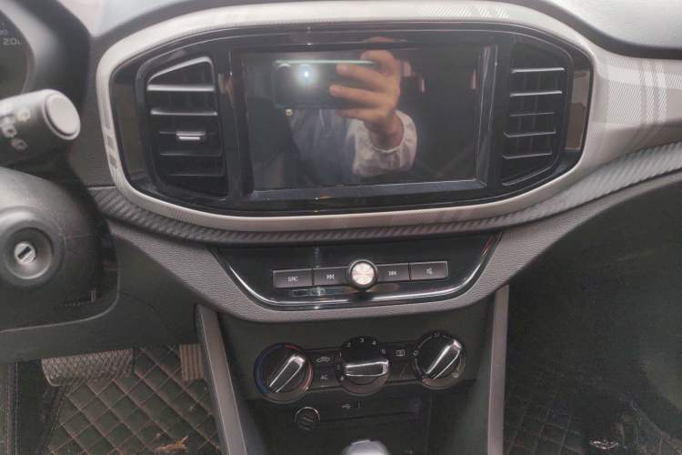 Used MG 3 2017 1.5L Automatic Smart Connect Elite Edition Audio And AC Panel