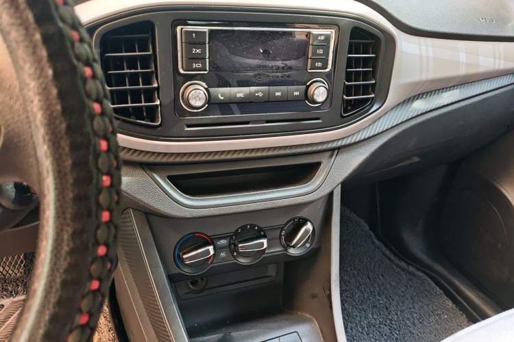Used MG 3 2017 1.3L Manual Premium Comfort Edition Audio And AC Panel