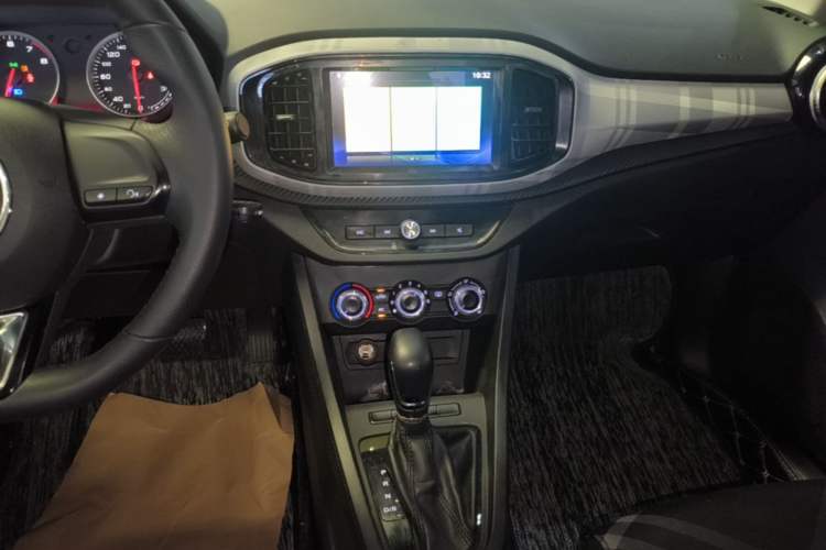 Used MG 3 2017 1.5L Automatic Smart Connect Elite Edition Audio And AC Panel