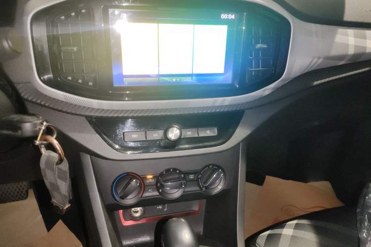 Used MG 3 2017 1.5L Automatic Smart Connect Elite Edition Audio And AC Panel