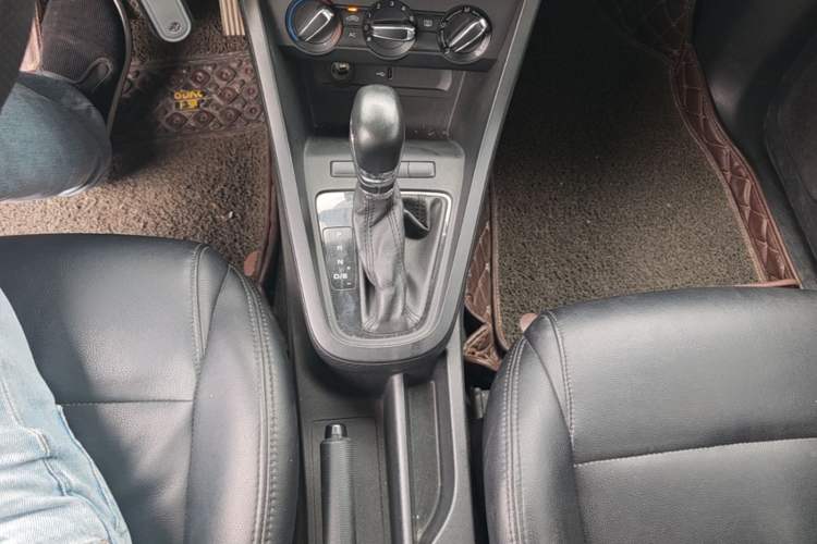 Used MG 3 2017 1.5L Automatic Smart Connect Elite Edition Gear Lever