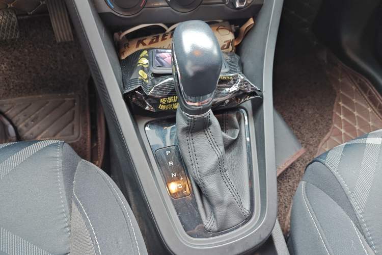 Used MG 3 2017 1.5L Automatic Smart Connect Elite Edition Gear Lever