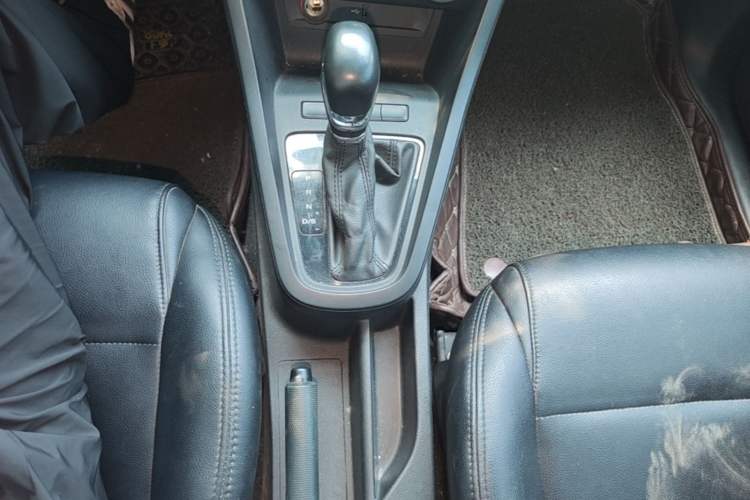 Used MG 3 2017 1.5L Automatic Smart Connect Elite Edition Gear Lever