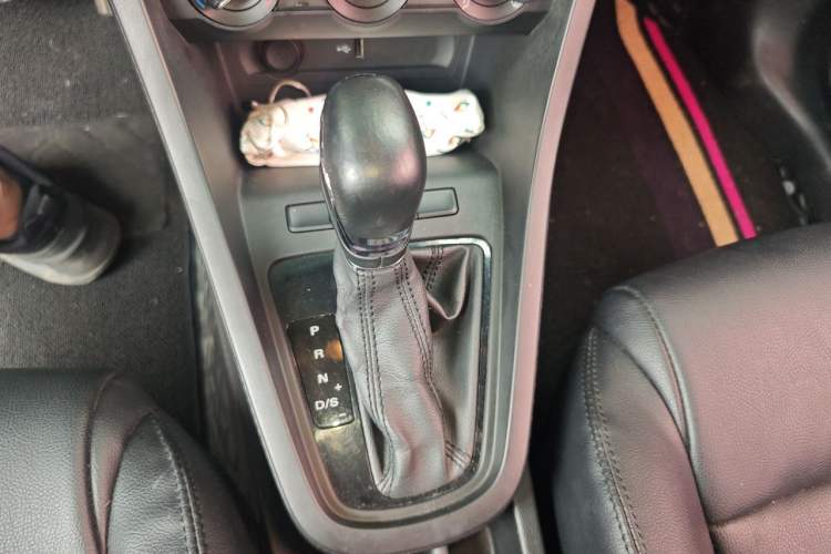 Used MG 3 2017 1.5L Automatic Smart Connect Elite Edition Gear Lever