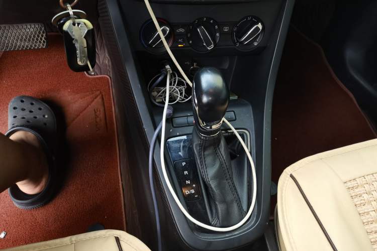 Used MG 3 2017 1.5L Automatic Smart Connect Elite Edition Gear Lever