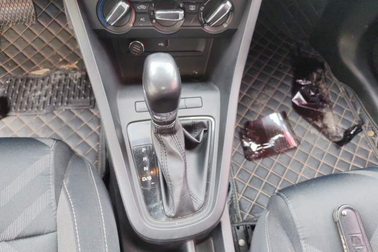 Used MG 3 2017 1.5L Automatic Smart Connect Elite Edition Gear Lever