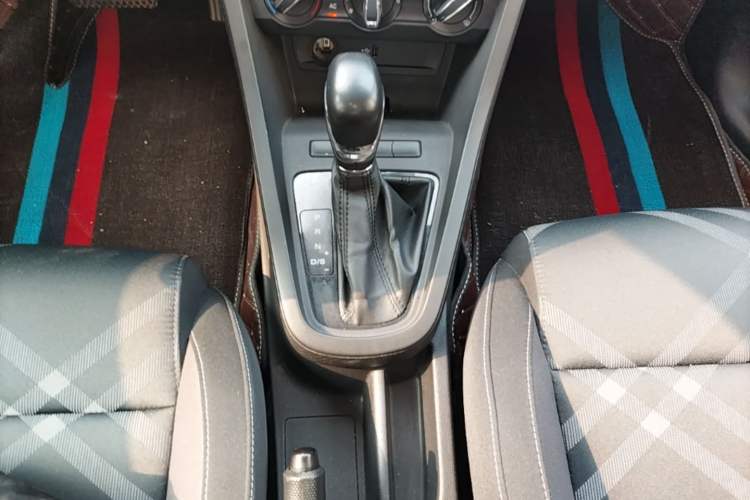 Used MG 3 2017 1.5L Automatic Smart Connect Elite Edition Gear Lever