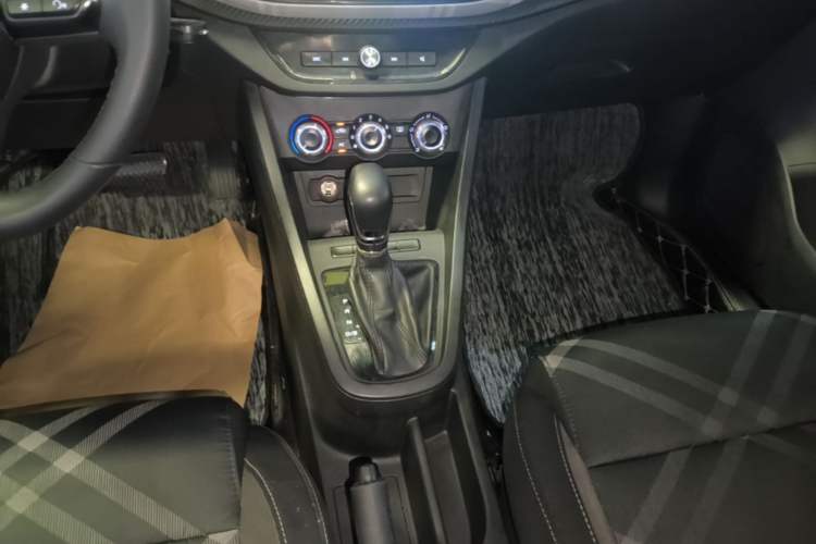 Used MG 3 2017 1.5L Automatic Smart Connect Elite Edition Gear Lever