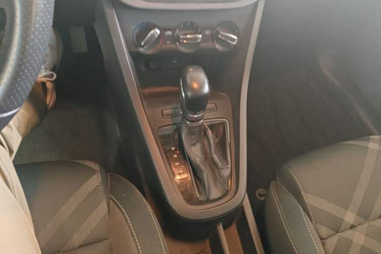 Used MG 3 2017 1.5L Automatic Smart Connect Elite Edition Gear Lever