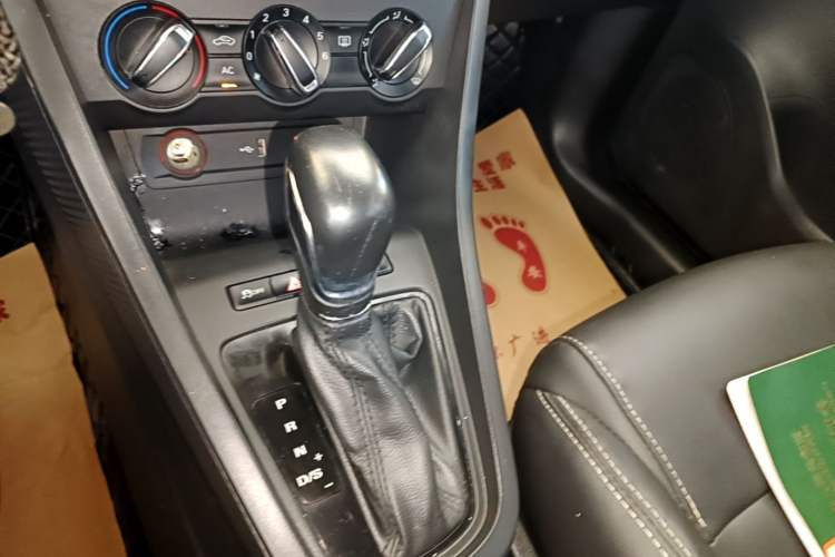 Used MG 3 2017 1.5L Automatic Smart Connect Luxury Edition Gear Lever