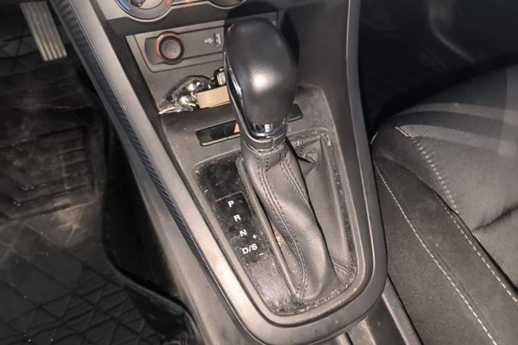 Used MG 3 2017 1.5L Automatic Smart Connect Elite Edition Gear Lever