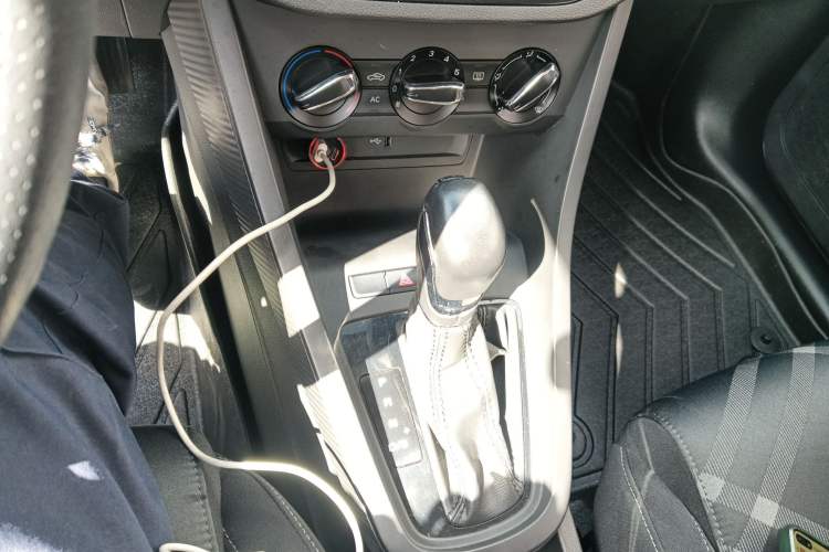 Used MG 3 2017 1.5L Automatic Smart Connect Elite Edition Gear Lever