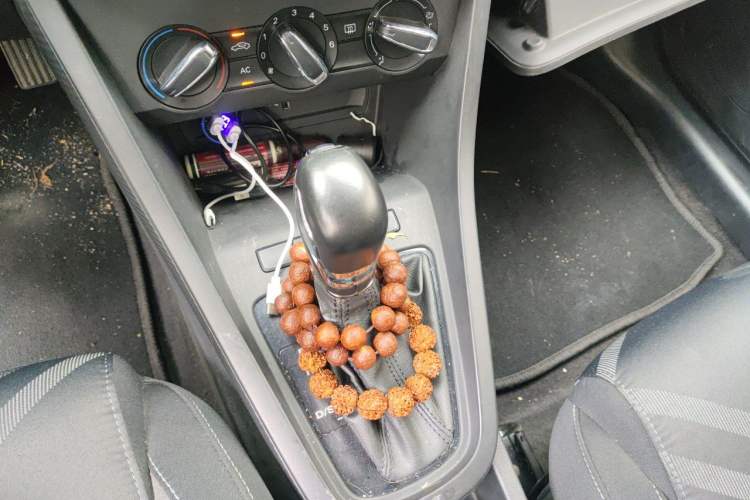 Used MG 3 2017 1.5L Automatic Smart Connect Elite Edition Gear Lever