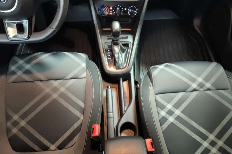 Used MG 3 2017 1.5L Automatic Smart Connect Elite Edition Gear Lever
