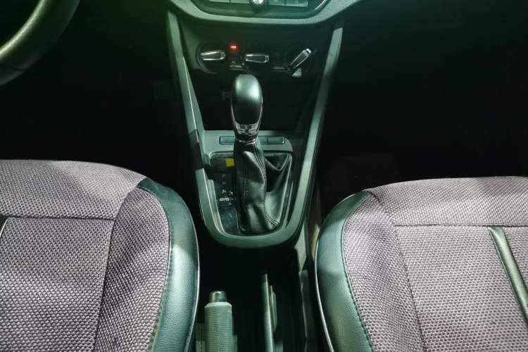 Used MG 3 2017 1.5L Automatic Smart Connect Elite Edition Gear Lever