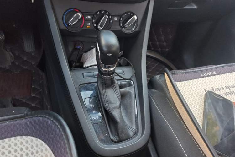 Used MG 3 2017 1.5L Automatic Smart Connect Elite Edition Gear Lever
