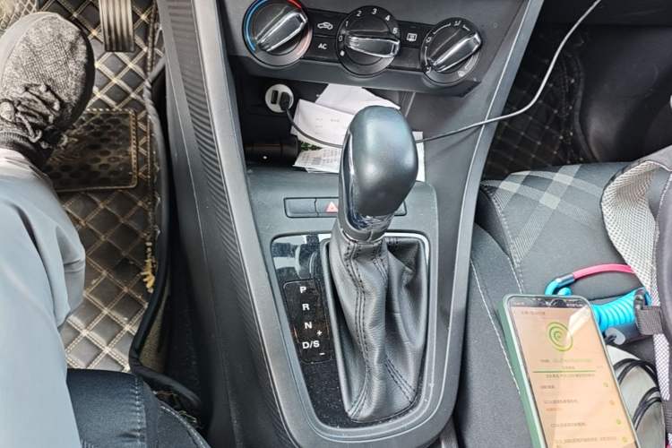 Used MG 3 2017 1.5L Automatic Smart Connect Elite Edition Gear Lever