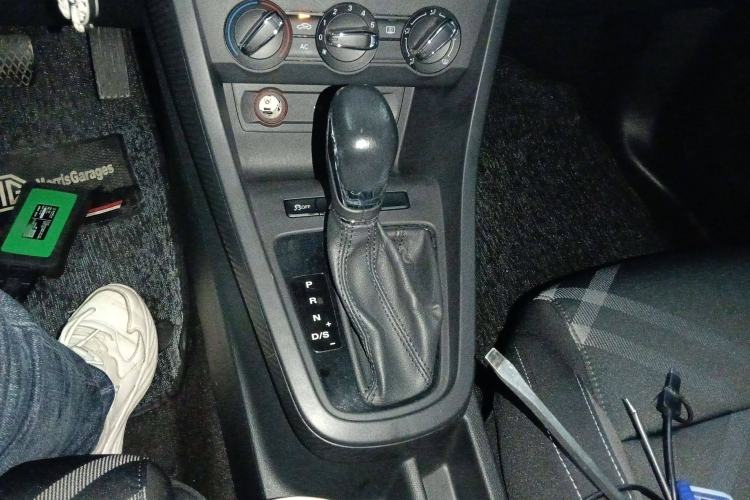Used MG 3 2017 1.5L Automatic Smart Connect Luxury Edition Gear Lever