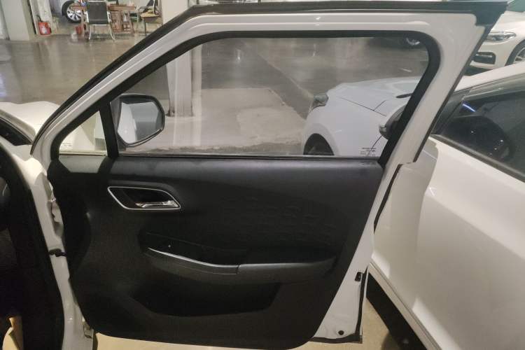 Used MG 3 2017 1.5L Automatic Smart Connect Elite Edition Interior 2