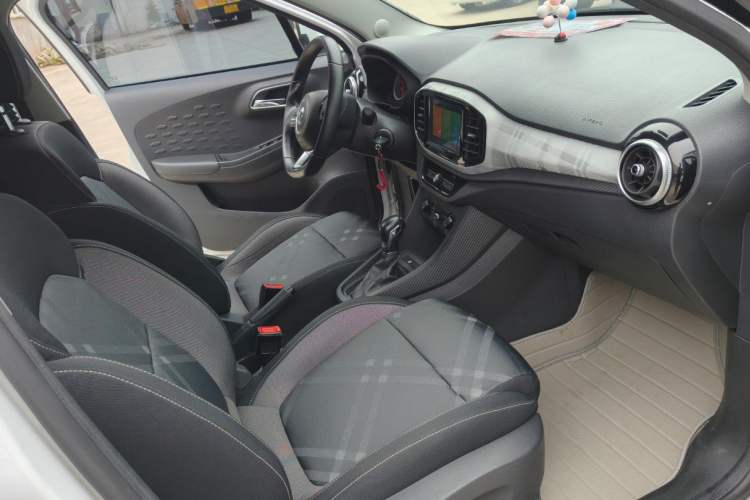 Used MG 3 2017 1.5L Automatic Smart Connect Elite Edition Interior 4