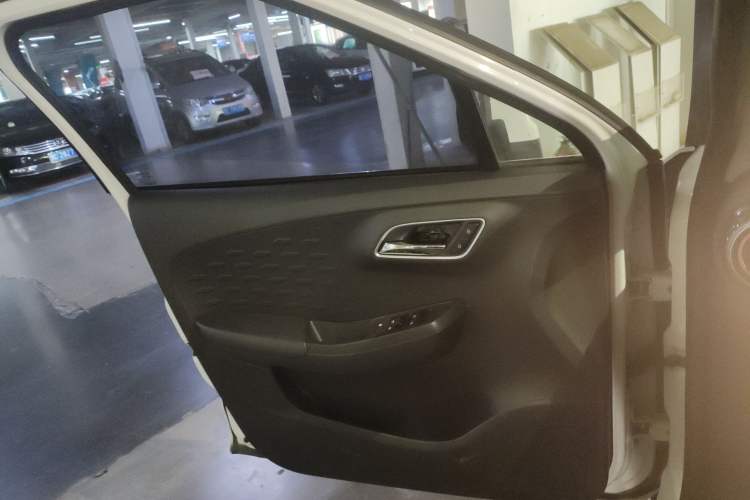 Used MG 3 2017 1.5L Automatic Smart Connect Elite Edition Interior 4