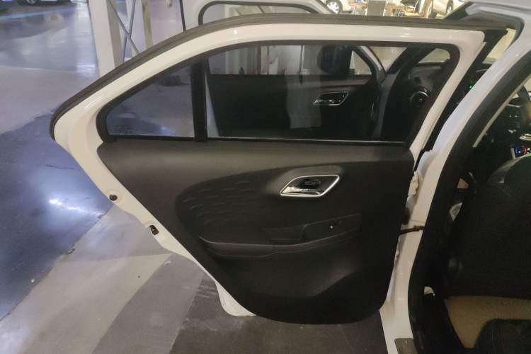 Used MG 3 2017 1.5L Automatic Smart Connect Elite Edition Interior 5
