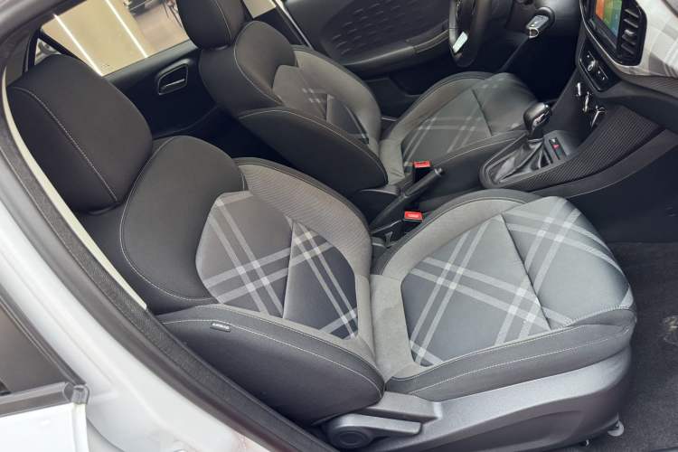 Used MG 3 2017 1.5L Automatic Smart Connect Luxury Edition Interior 8